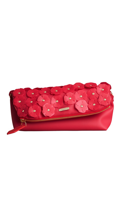 Burberry Prorsum 紅色鹿皮花朵手拿包,NTD 64,000。